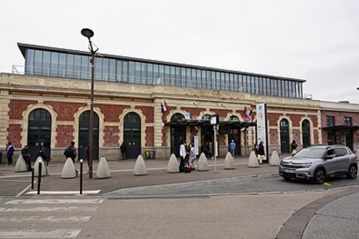 Gare routière de Mantes-la-Ville ( quai 32 ) : infos et accès